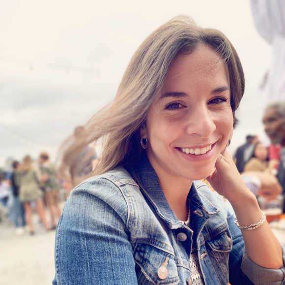 Meet your Posher, Valerie - Picture 2 of 3